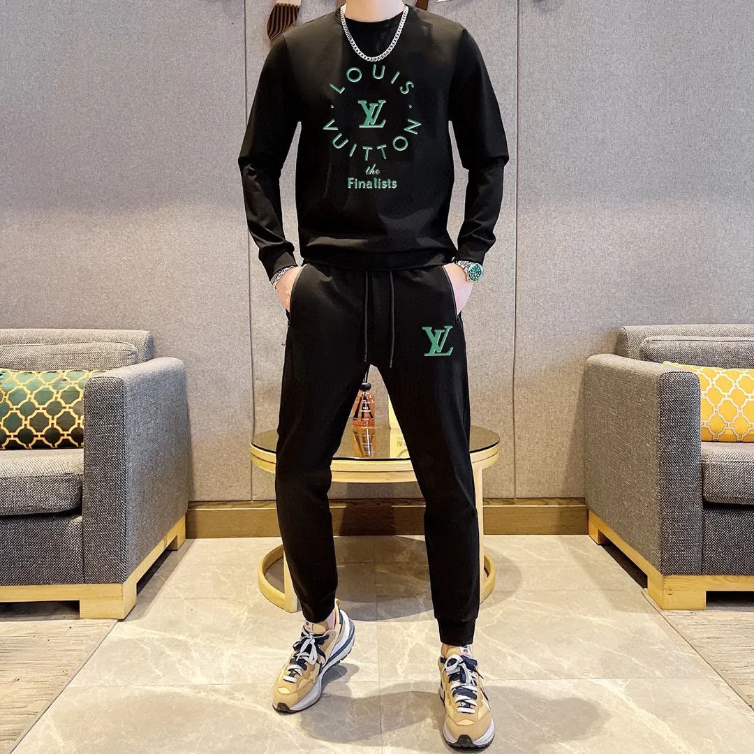 🅿️380 [LV Louis Vuitton] (Fat Man Gospel) hot-selling suit is coming. Focus on the original version of the official website. 2025 new hot-selling sweatshirt suit. The original order is hard to buy🇭🇰. It is the meticulous work of top designers for a fitting and perfect upper body effect. All-natural high-quality Roman cotton 100%, close-fitting comfort, noble and elegant! Original hardware embodies elegance and nobility! Counter size: M-5XL (maximum wear up to 220 pounds)